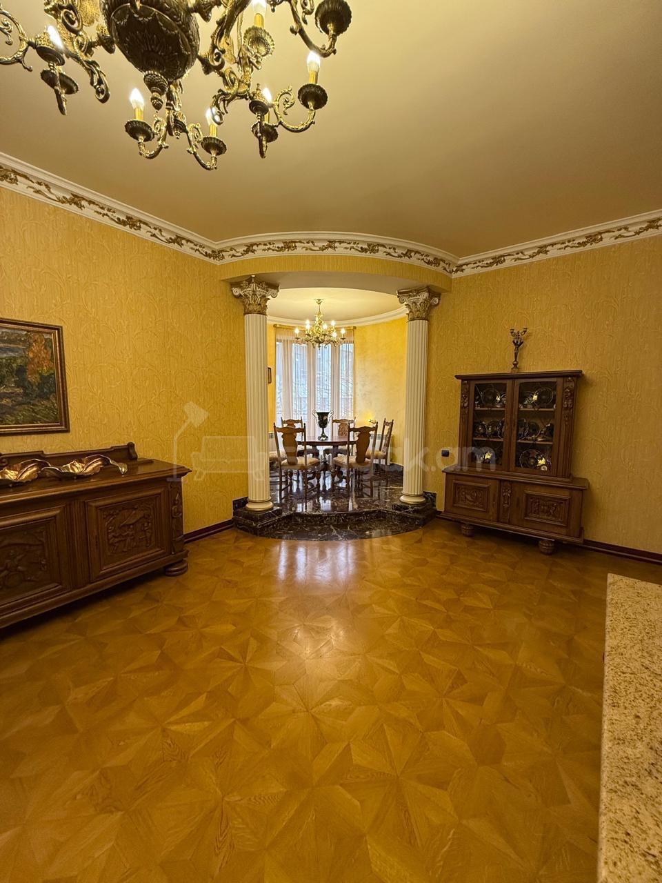 8 Սենյականոց Շքեղ Առանձնատուն, 480քմ, Լողավազանով