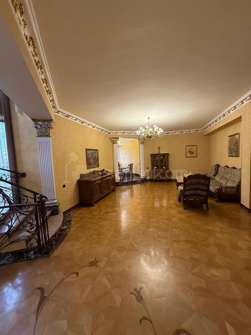 8 Սենյականոց Շքեղ Առանձնատուն, 480քմ, Լողավազանով