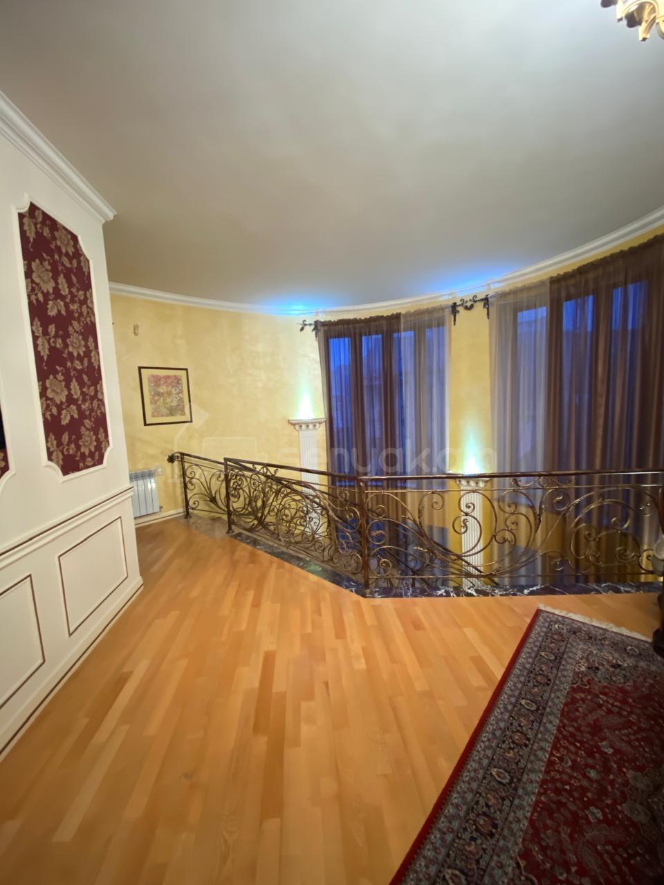 8 Սենյականոց Շքեղ Առանձնատուն, 480քմ, Լողավազանով