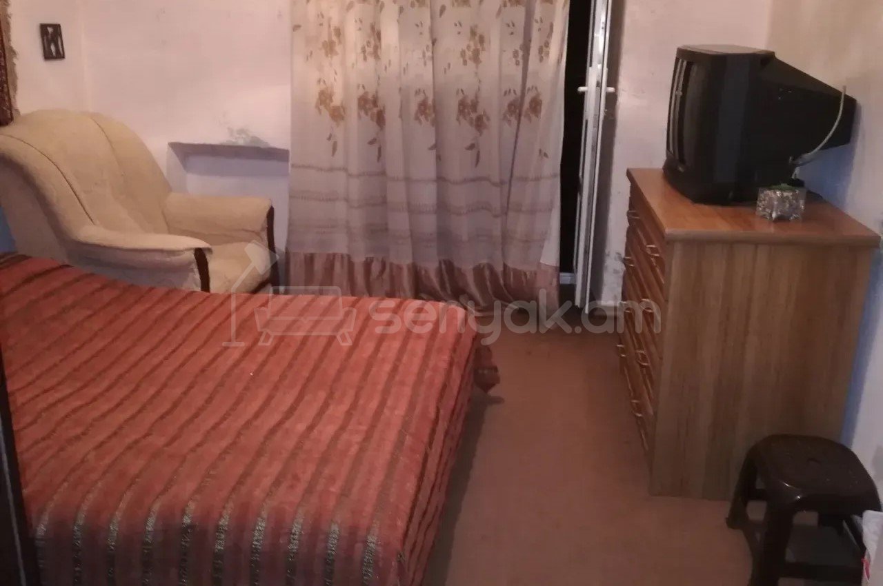 2 Սենյականոց Բնակարան Քարե Շենքում, 45քմ, 2/3 հարկ, Պետական Վիճակում