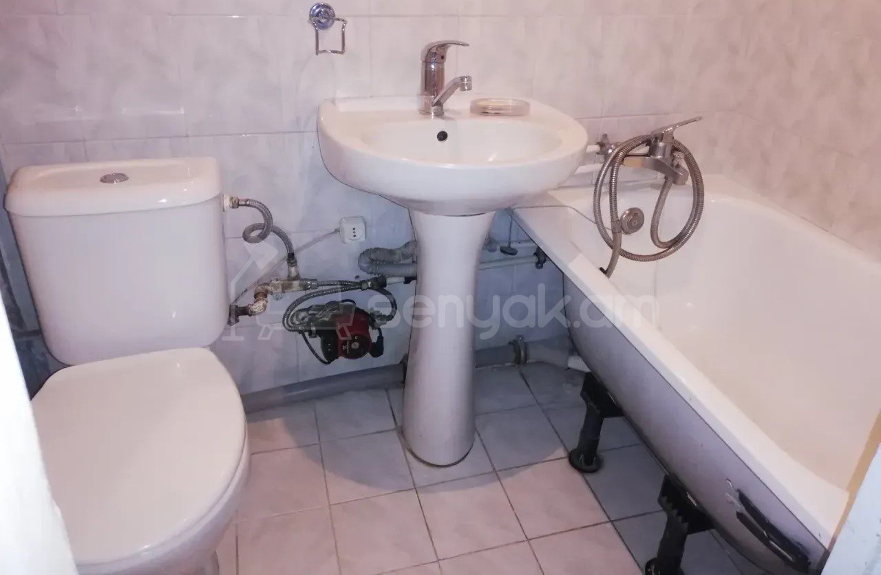 2 Սենյականոց Բնակարան Քարե Շենքում, 45քմ, 2/3 հարկ, Պետական Վիճակում