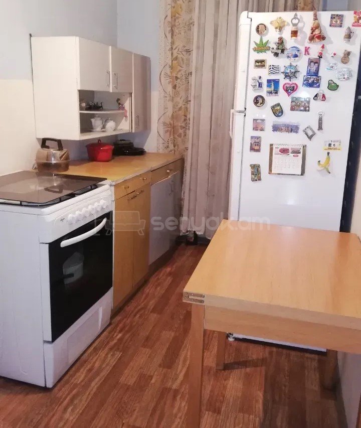 2 Սենյականոց Բնակարան Քարե Շենքում, 45քմ, 2/3 հարկ, Պետական Վիճակում