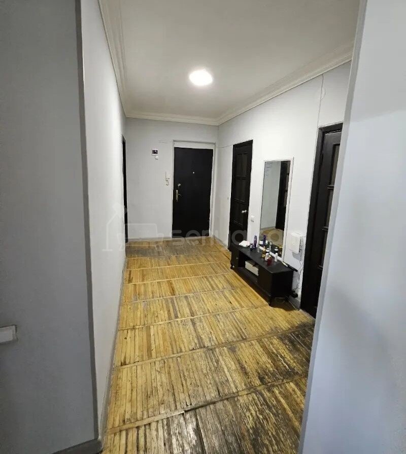 3 Սենյականոց Բնակարան, 98քմ, 9/13 հարկ, Նորմալ Վիճակում