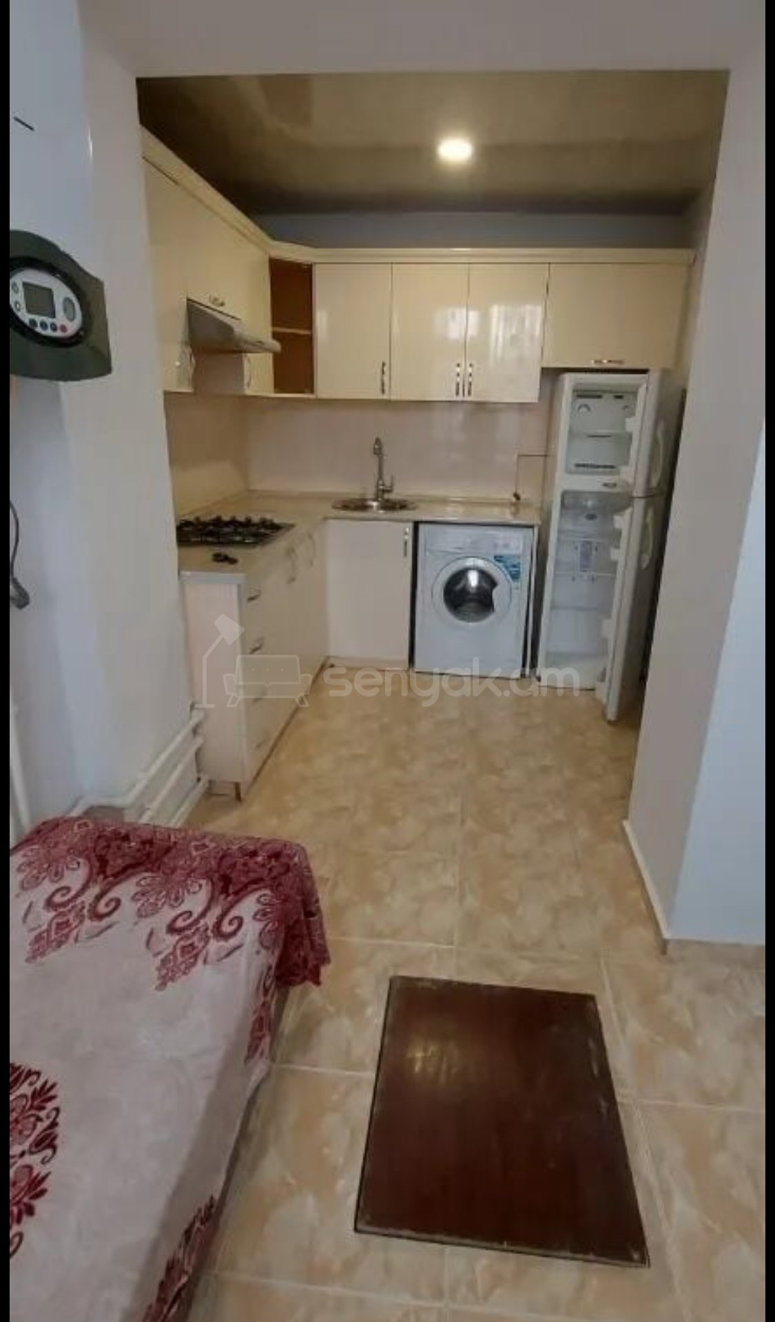 2 Սենյականոց Բնակարան Քարե Շենքում, 55քմ, 1/4 հարկ, Նորմալ Վիճակում, Կահավորված