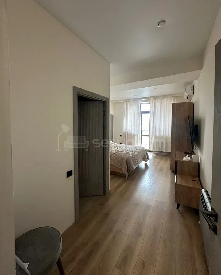 4 Սենյականոց Բնակարան Նորակառույցում, 130քմ, 13/14 հարկ, Դիզայներական Վերանորոգված