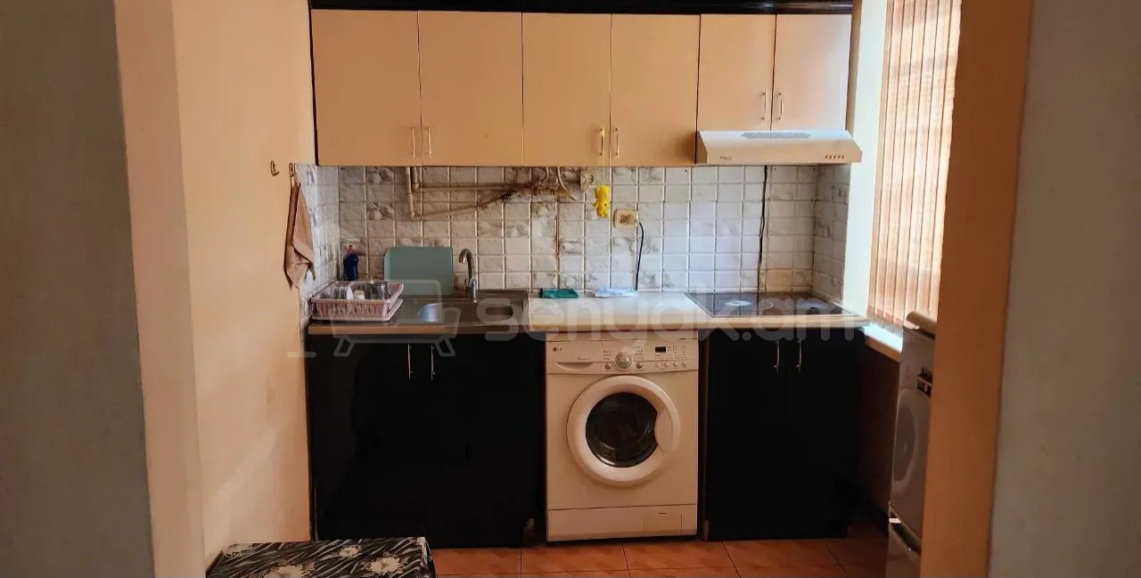 1 Սենյականոց Բնակարան Քարե Շենքում, 30քմ, 2/5 հարկ, Կապիտալ Վերանորոգված, Կահավորված