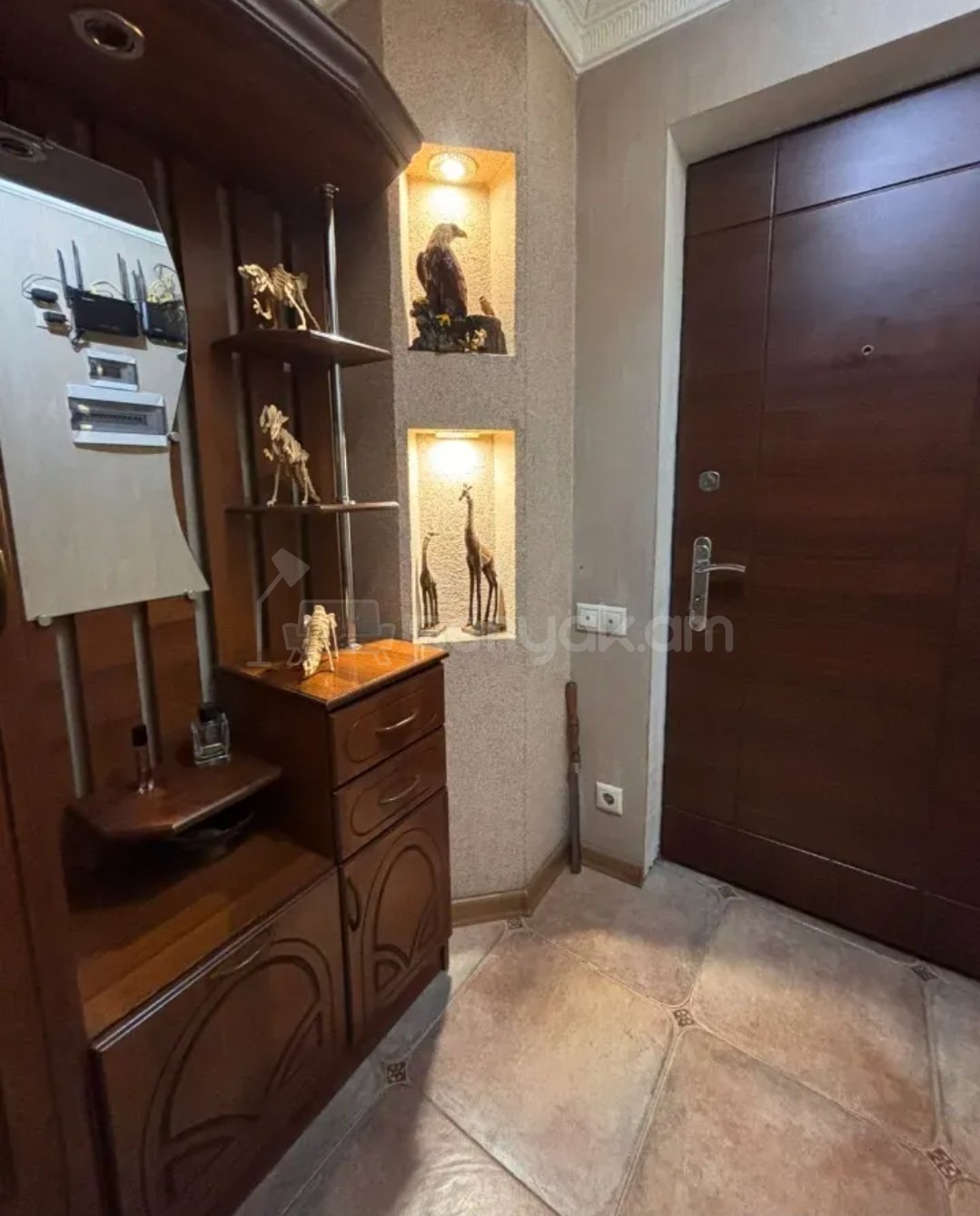 3 Սենյականոց Բնակարան Քարե Շենքում, 60քմ, 3/4 հարկ, Կապիտալ Վերանորոգված