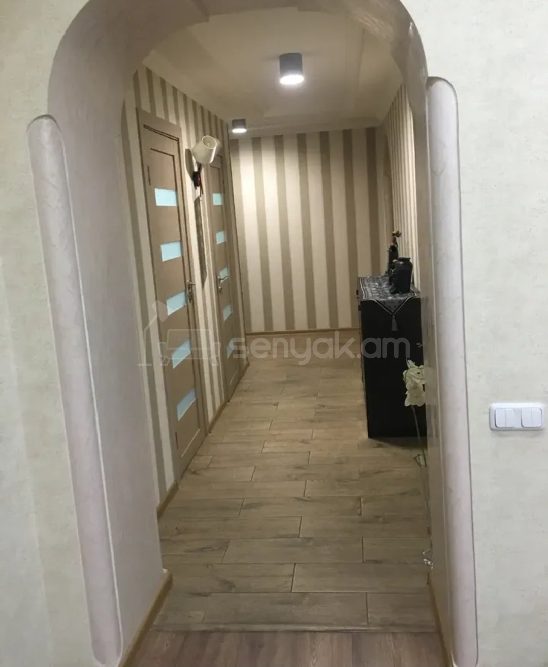 3 Սենյականոց Բնակարան Քարե Շենքում, 92քմ, 2/5 հարկ, Կապիտալ Վերանորոգված, Կահավորված, Արևկող
