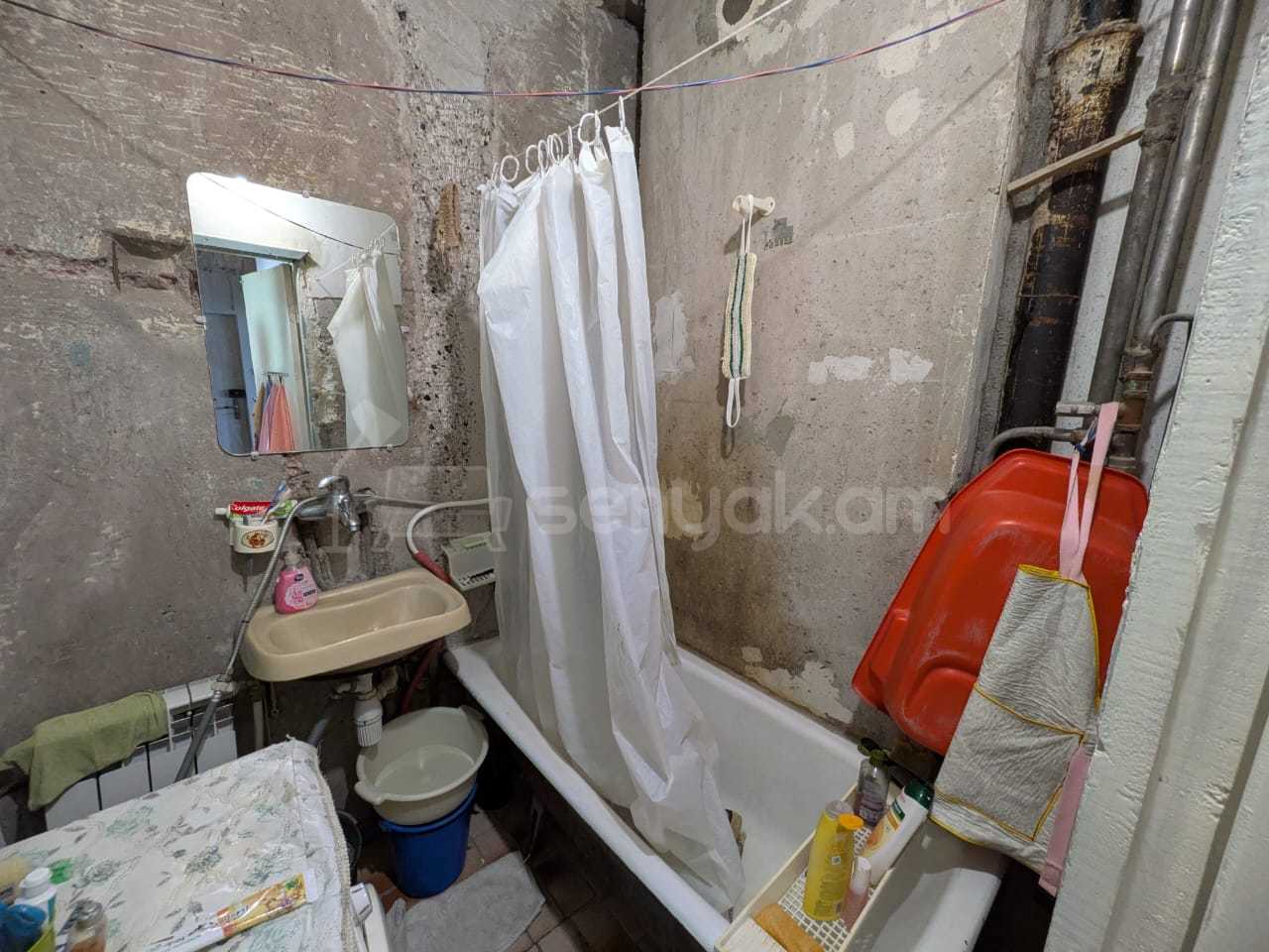 3 Սենյականոց Բնակարան, 73քմ, 6/9 հարկ, Նորմալ Վիճակում