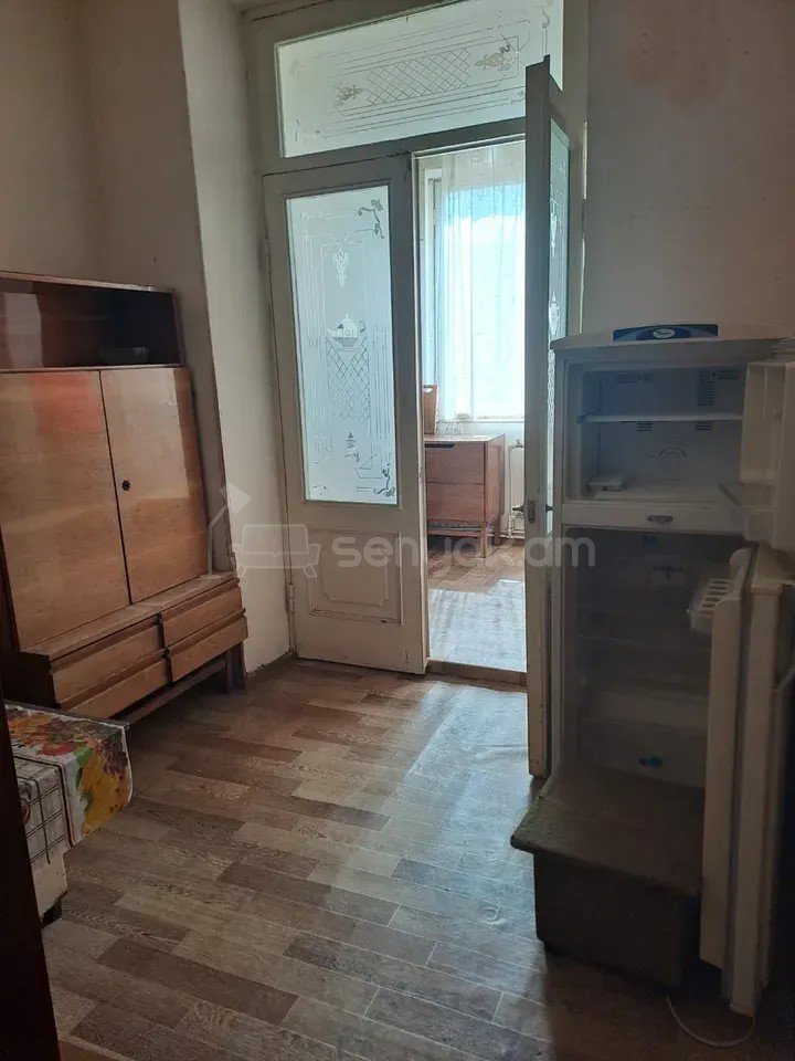 2 Սենյականոց Բնակարան Քարե Շենքում, 68քմ, 3/4 հարկ, Նորմալ Վիճակում, Կահավորված