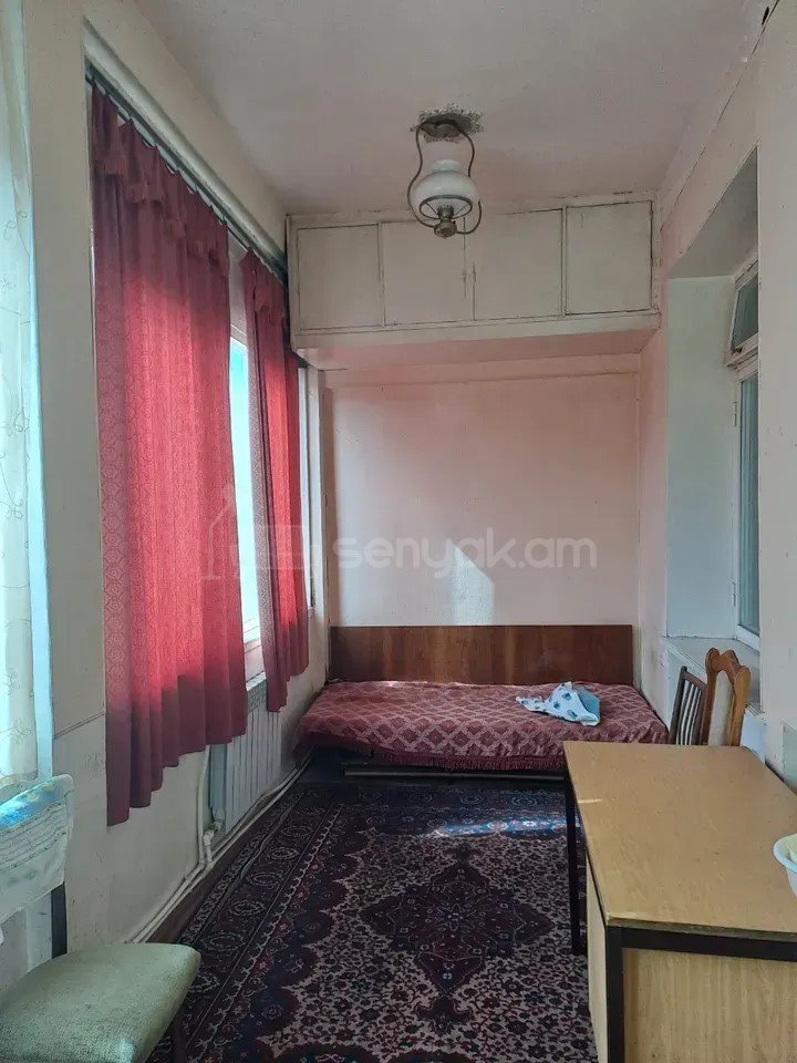 2 Սենյականոց Բնակարան Քարե Շենքում, 68քմ, 3/4 հարկ, Նորմալ Վիճակում, Կահավորված
