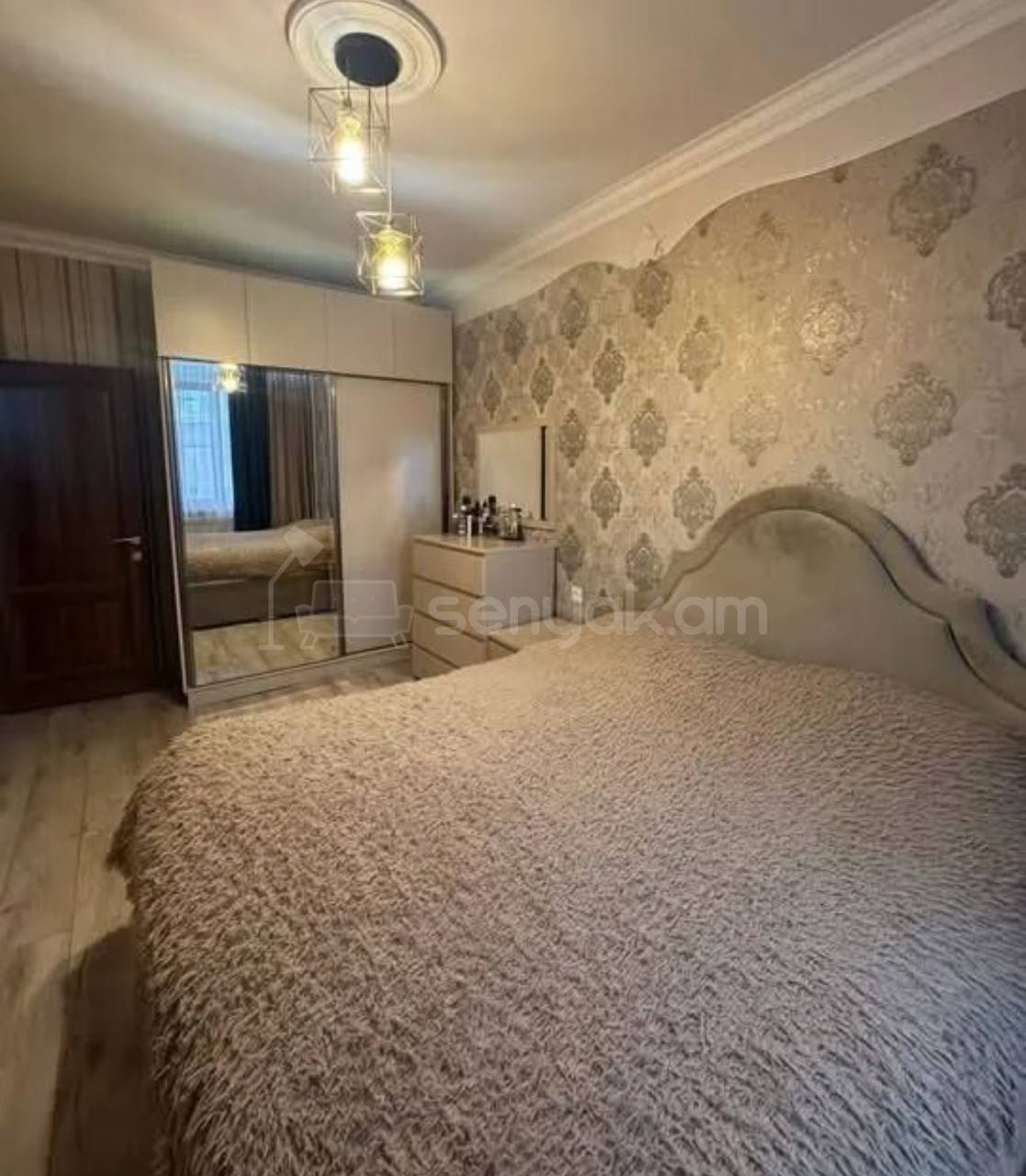 3 Սենյականոց Բնակարան Քարե Շենքում, 75քմ, 5/5 հարկ, Կապիտալ Վերանորոգված
