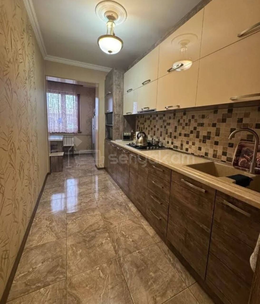 3 Սենյականոց Բնակարան Քարե Շենքում, 75քմ, 5/5 հարկ, Կապիտալ Վերանորոգված