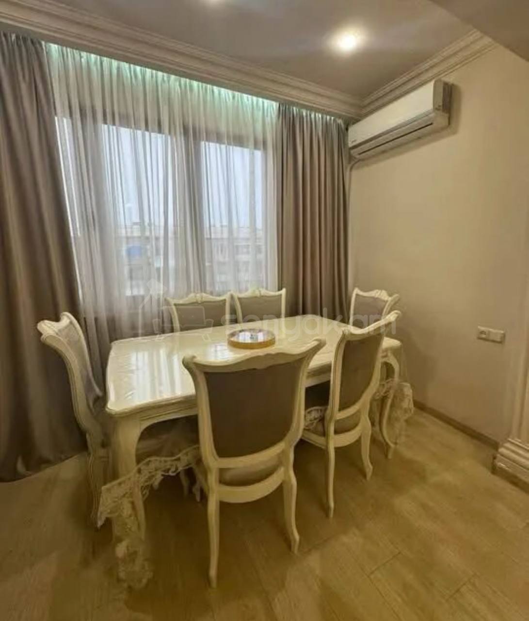 3 Սենյականոց Բնակարան Քարե Շենքում, 75քմ, 5/5 հարկ, Կապիտալ Վերանորոգված