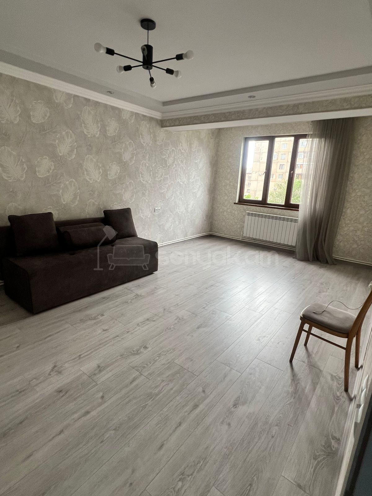 2 Սենյականոց Բնակարան Քարե Շենքում, 50քմ, 4/5 հարկ, Նորմալ Վիճակում, Կահավորված, Արևկող