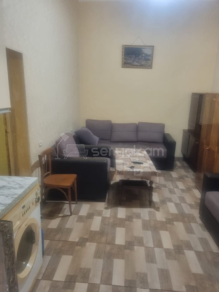2 Սենյականոց Բնակարան Քարե Շենքում, 50քմ, 1/2 հարկ, Կոսմետիկ Վերանորոգված, Կահավորված