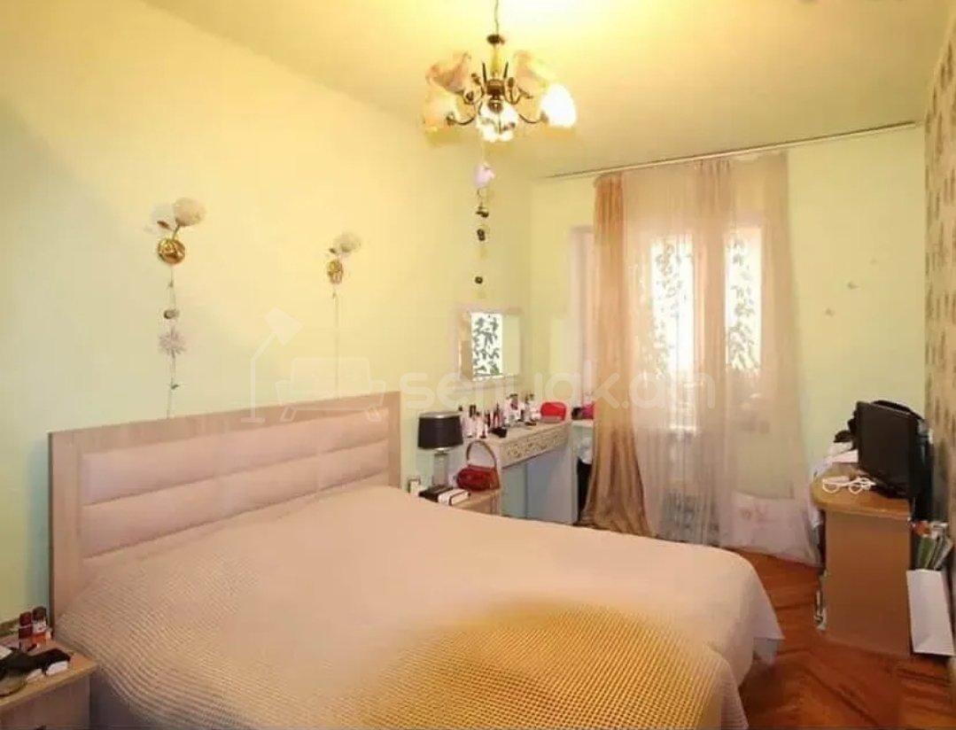 3 Սենյականոց Բնակարան Քարե Շենքում, 65քմ, 2/5 հարկ, Նորմալ Վիճակում, Արևկող