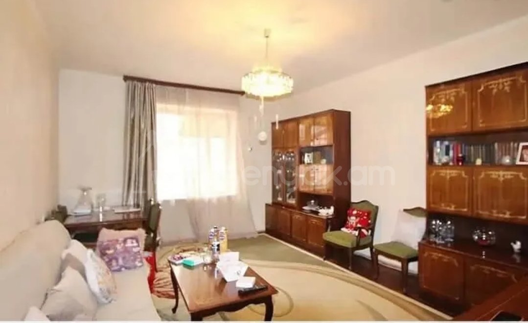 3 Սենյականոց Բնակարան Քարե Շենքում, 65քմ, 2/5 հարկ, Նորմալ Վիճակում, Կահավորված, Արևկող