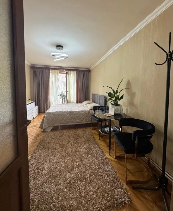 3 Սենյականոց Բնակարան Քարե Շենքում, 74քմ, 2/4 հարկ, Կապիտալ Վերանորոգված