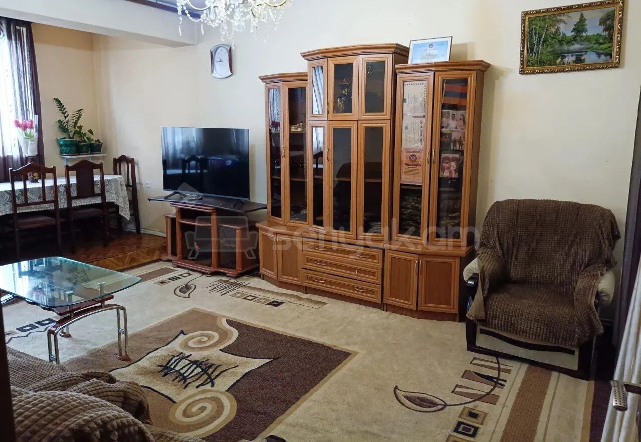2 Սենյականոց Բնակարան Քարե Շենքում, 68քմ, 5/5 հարկ, Նորմալ Վիճակում