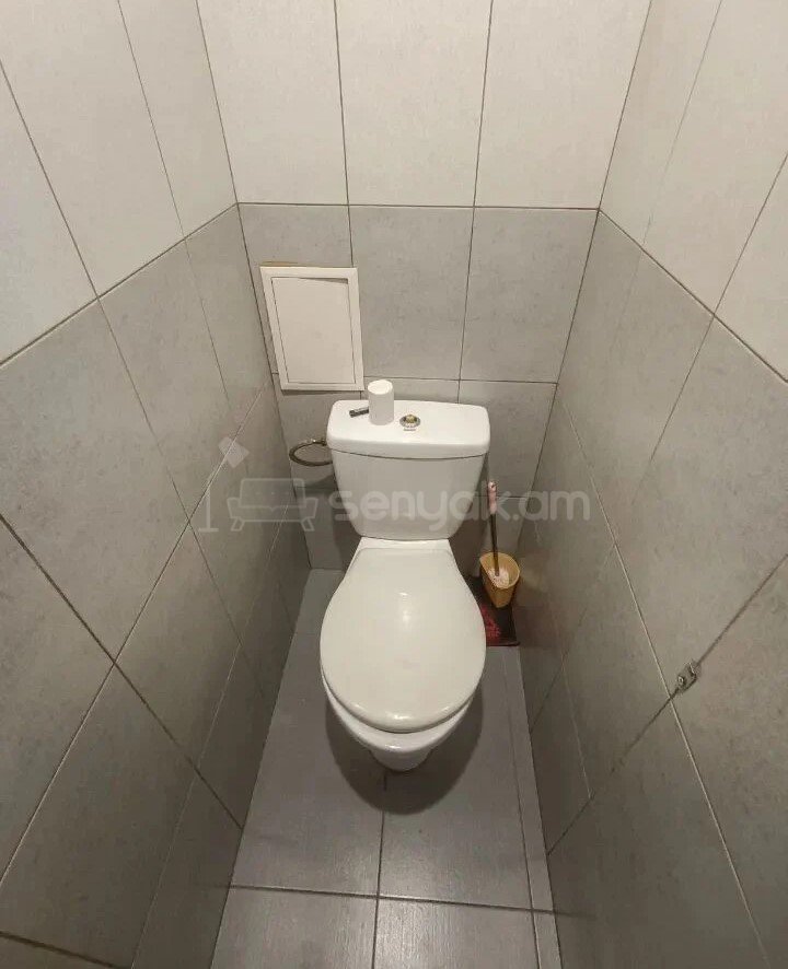 2 Սենյականոց Բնակարան Քարե Շենքում, 68քմ, 5/5 հարկ, Նորմալ Վիճակում