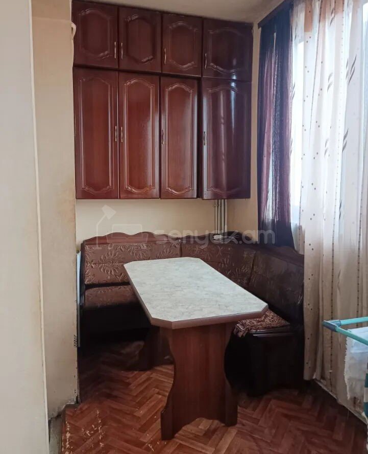 2 Սենյականոց Բնակարան Քարե Շենքում, 68քմ, 5/5 հարկ, Նորմալ Վիճակում