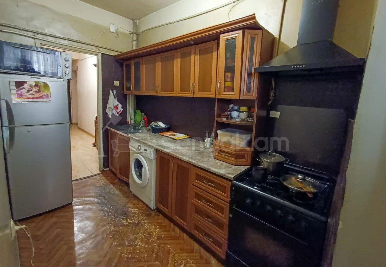 2 Սենյականոց Բնակարան Քարե Շենքում, 68քմ, 5/5 հարկ, Նորմալ Վիճակում