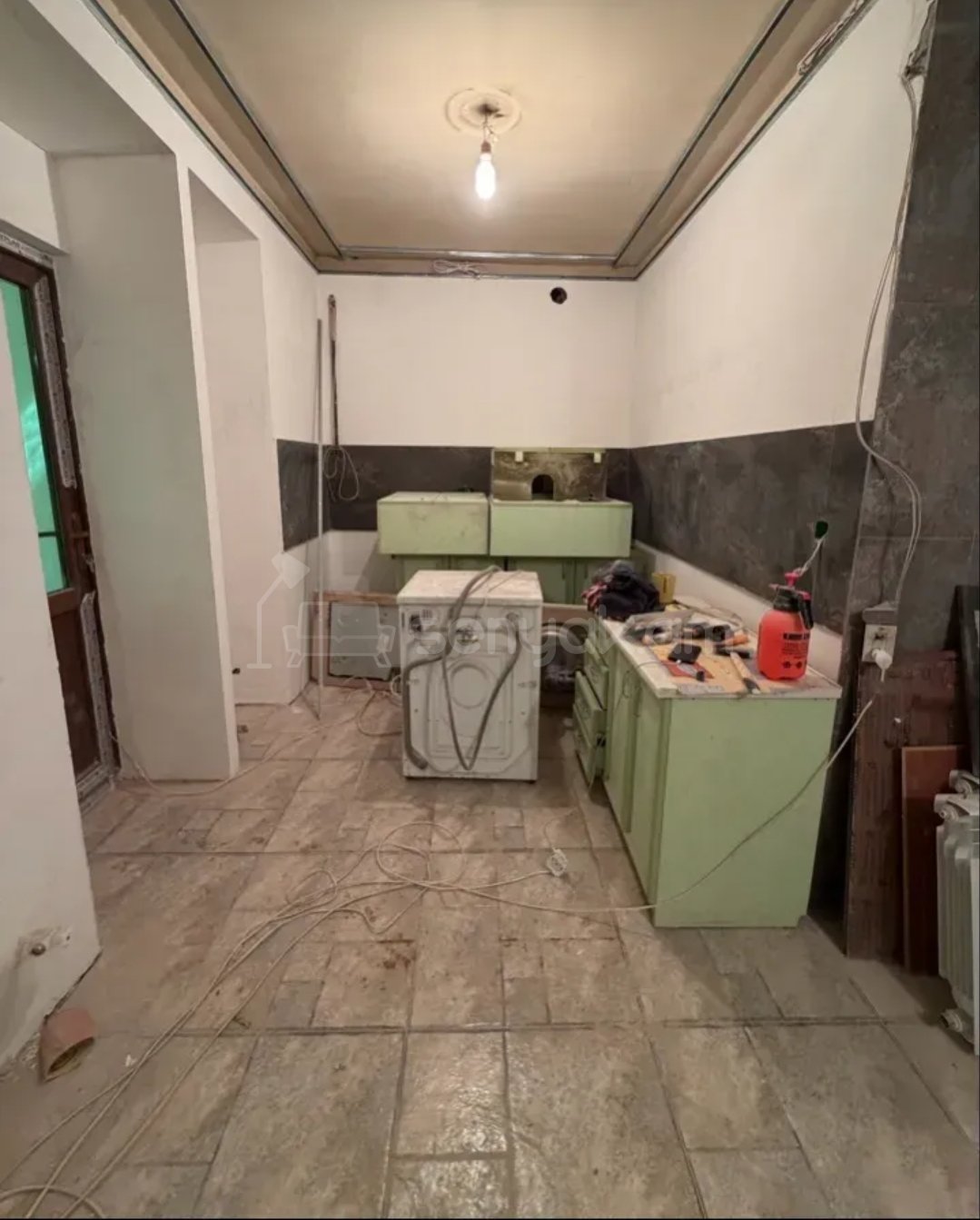 3 Սենյականոց Բնակարան Քարե Շենքում, 70քմ, 2/5 հարկ, Կապիտալ Վերանորոգված