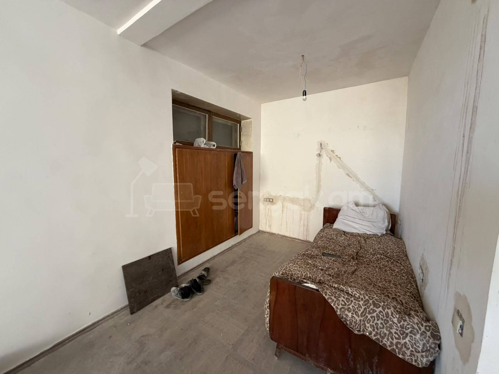 1 Սենյականոց Բնակարան Քարե Շենքում, 48քմ, 3/5 հարկ, Պետական Վիճակում
