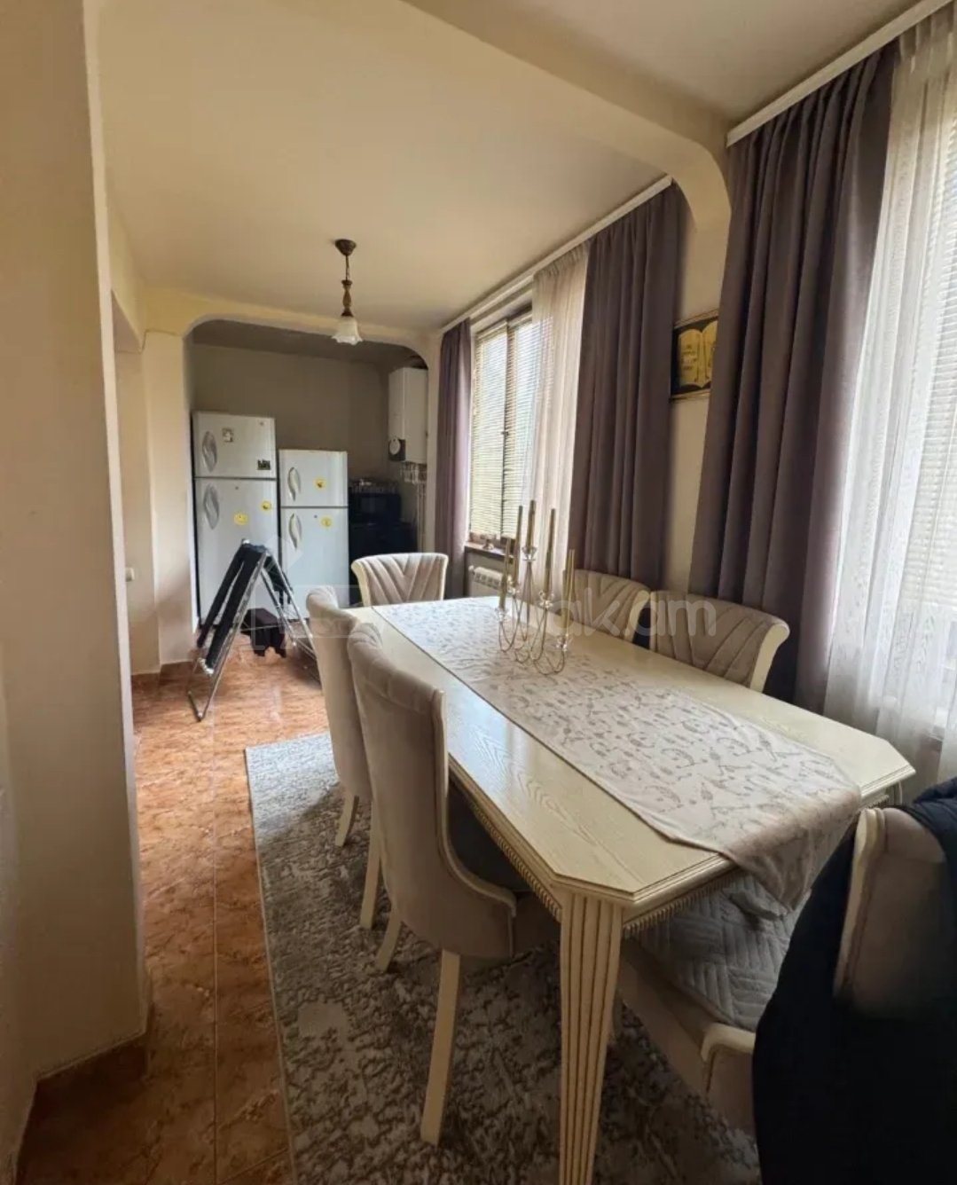 3 Սենյականոց Բնակարան Քարե Շենքում, 75քմ, 2/4 հարկ, Կապիտալ Վերանորոգված