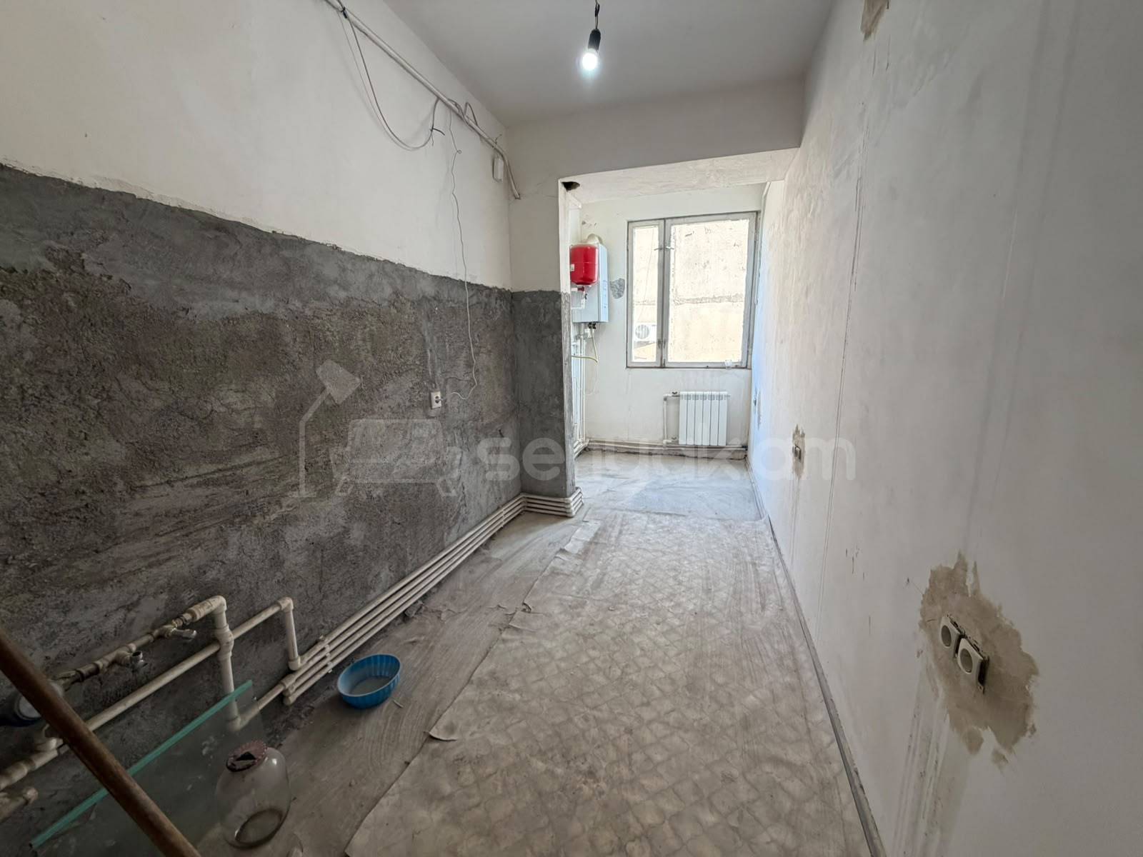 1 Սենյականոց Բնակարան Քարե Շենքում, 48քմ, 3/5 հարկ, Պետական Վիճակում