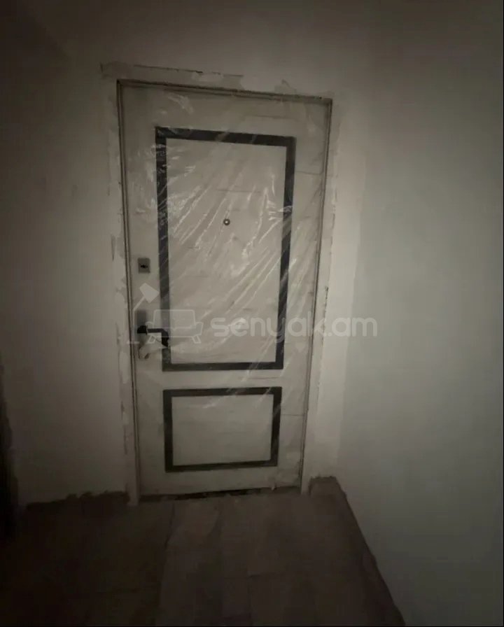 3 Սենյականոց Բնակարան Քարե Շենքում, 70քմ, 2/5 հարկ, Նորմալ Վիճակում