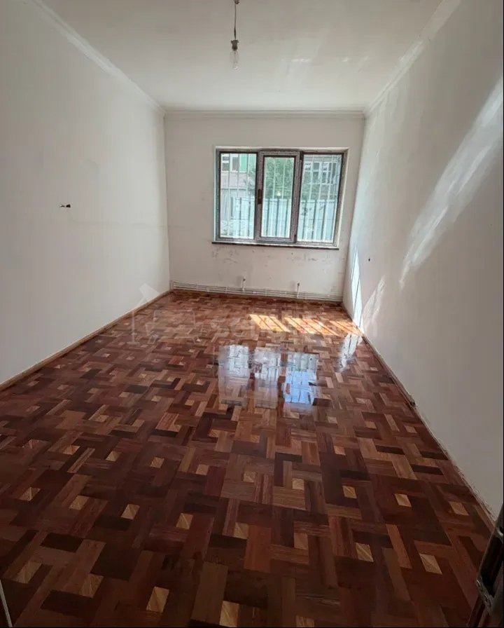 3 Սենյականոց Բնակարան Քարե Շենքում, 70քմ, 2/5 հարկ, Նորմալ Վիճակում