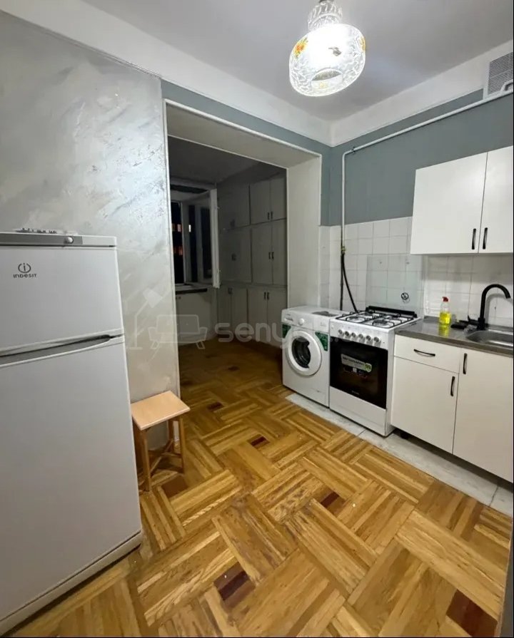 2 Սենյականոց Բնակարան Քարե Շենքում, 46քմ, 5/5 հարկ, Նորմալ Վիճակում