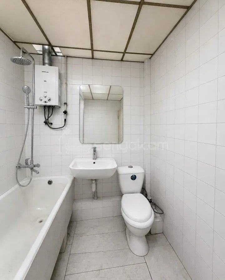 2 Սենյականոց Բնակարան Քարե Շենքում, 46քմ, 5/5 հարկ, Նորմալ Վիճակում