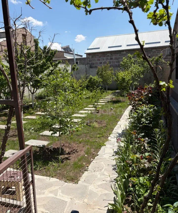 4 Սենյականոց Սեփական Տուն, 91քմ, Կապիտալ Վերանորոգված