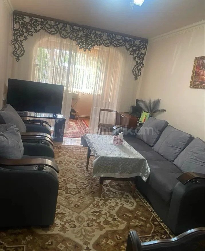 3 Սենյականոց Բնակարան Քարե Շենքում, 78քմ, 1/5 հարկ, Նորմալ Վիճակում