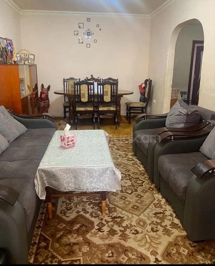 3 Սենյականոց Բնակարան Քարե Շենքում, 78քմ, 1/5 հարկ, Նորմալ Վիճակում