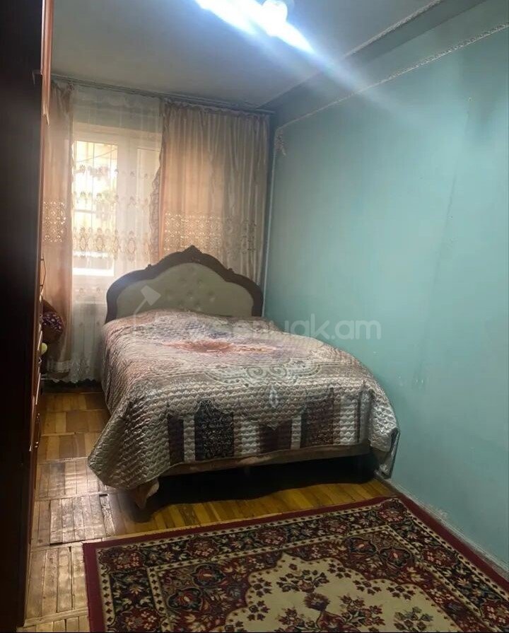 3 Սենյականոց Բնակարան Քարե Շենքում, 78քմ, 1/5 հարկ, Նորմալ Վիճակում