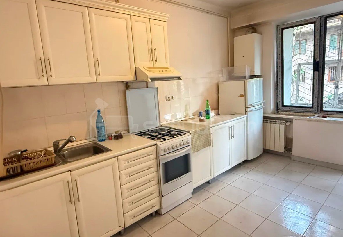 2 Սենյականոց Բնակարան Քարե Շենքում, 78քմ, 2/5 հարկ, Կոսմետիկ Վերանորոգված