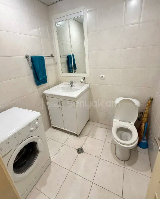 2 Սենյականոց Բնակարան Քարե Շենքում, 78քմ, 2/5 հարկ, Կոսմետիկ Վերանորոգված