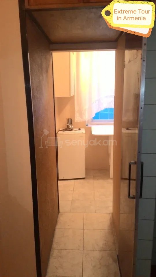 1 Սենյականոց Բնակարան Քարե Շենքում, 30քմ, 1/5 հարկ, Նորմալ Վիճակում, Կահավորված, Արևկող