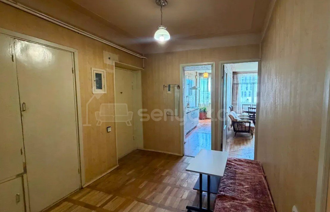 3 Սենյականոց Բնակարան Քարե Շենքում, 72քմ, 3/5 հարկ, Պետական Վիճակում