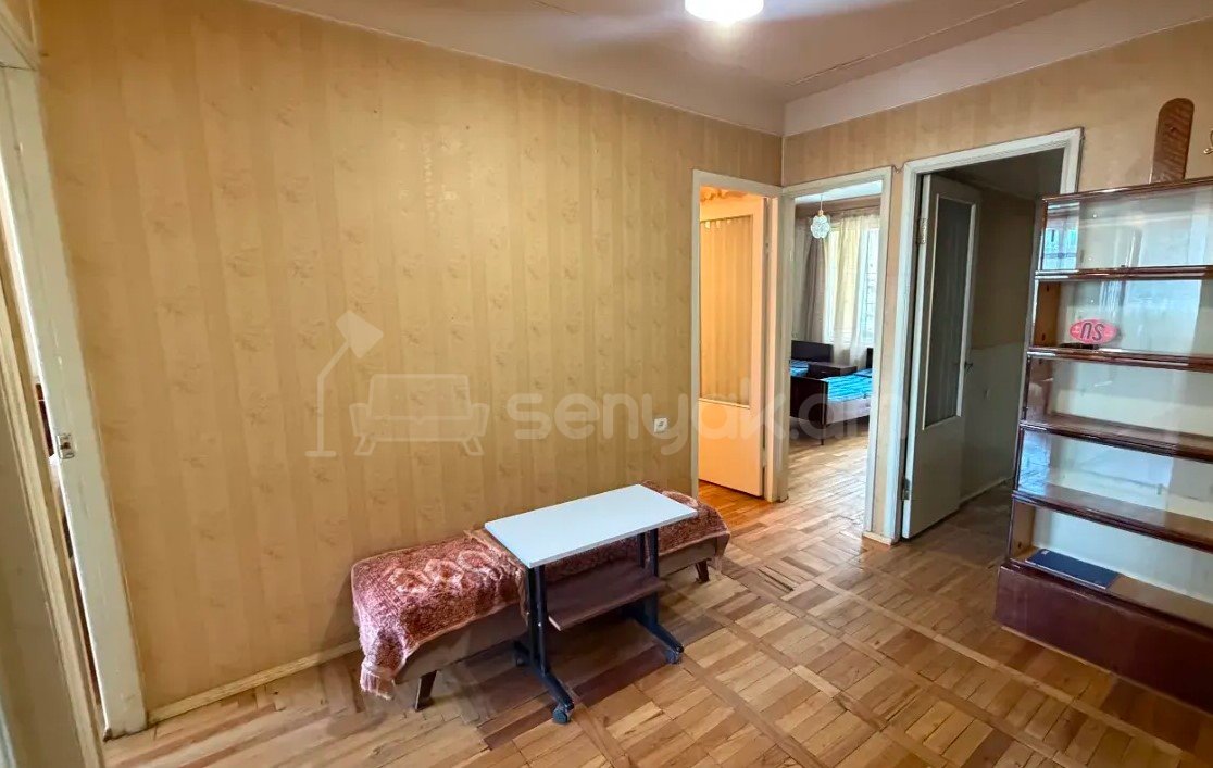 3 Սենյականոց Բնակարան Քարե Շենքում, 72քմ, 3/5 հարկ, Պետական Վիճակում