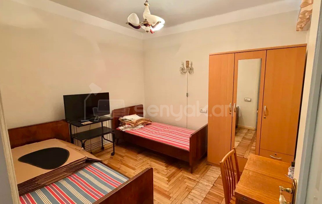 3 Սենյականոց Բնակարան Քարե Շենքում, 72քմ, 3/5 հարկ, Պետական Վիճակում