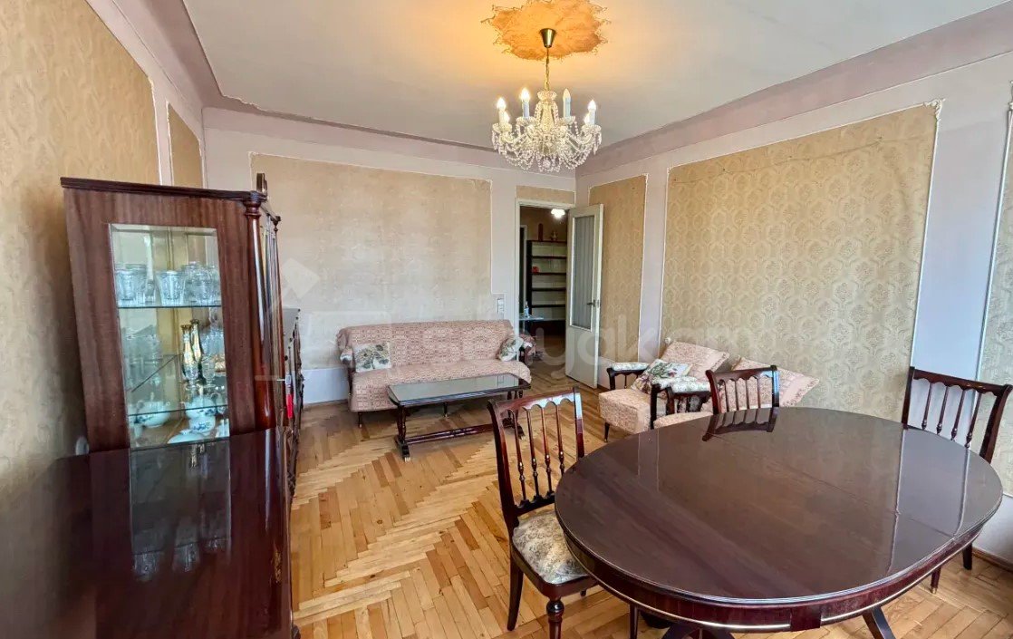 3 Սենյականոց Բնակարան Քարե Շենքում, 72քմ, 3/5 հարկ, Պետական Վիճակում
