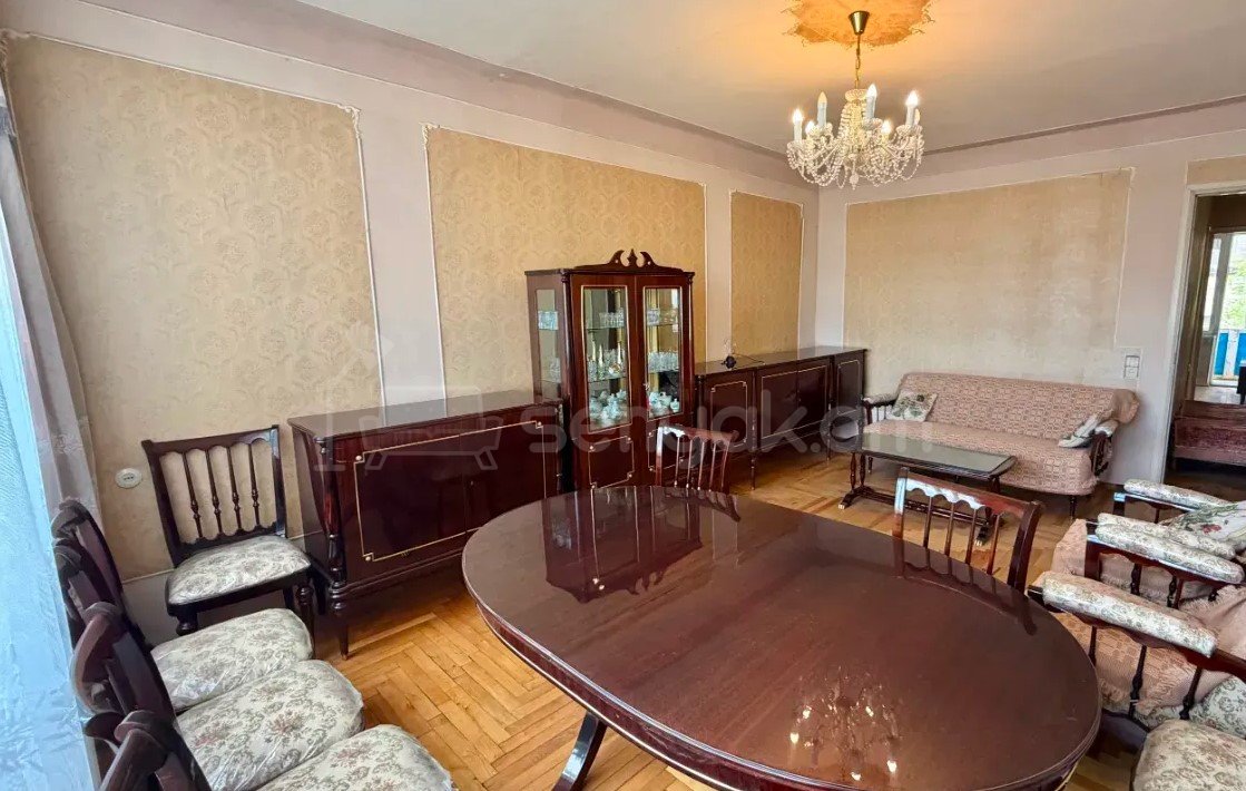 3 Սենյականոց Բնակարան Քարե Շենքում, 72քմ, 3/5 հարկ, Պետական Վիճակում