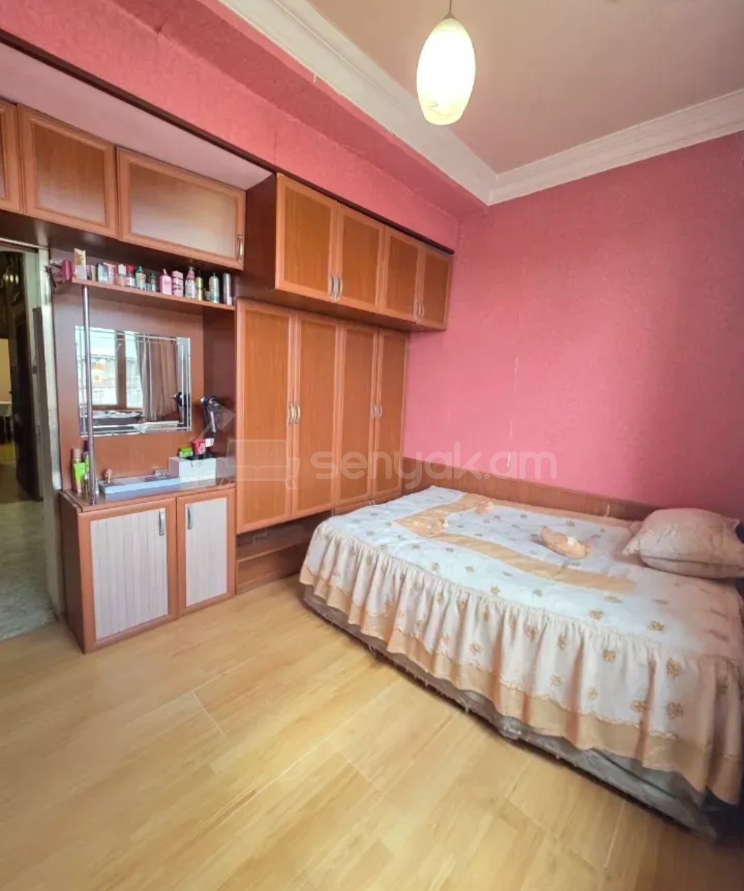 2 Սենյականոց Բնակարան Քարե Շենքում, 42քմ, 3/3 հարկ, Կապիտալ Վերանորոգված