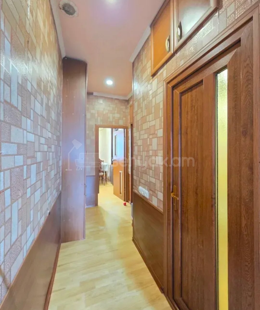 2 Սենյականոց Բնակարան Քարե Շենքում, 42քմ, 3/3 հարկ, Կապիտալ Վերանորոգված