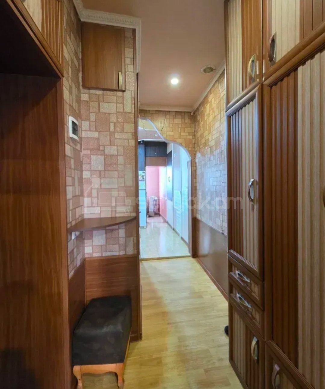 2 Սենյականոց Բնակարան Քարե Շենքում, 42քմ, 3/3 հարկ, Կապիտալ Վերանորոգված